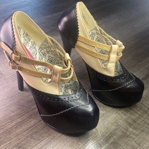 Bordello heel